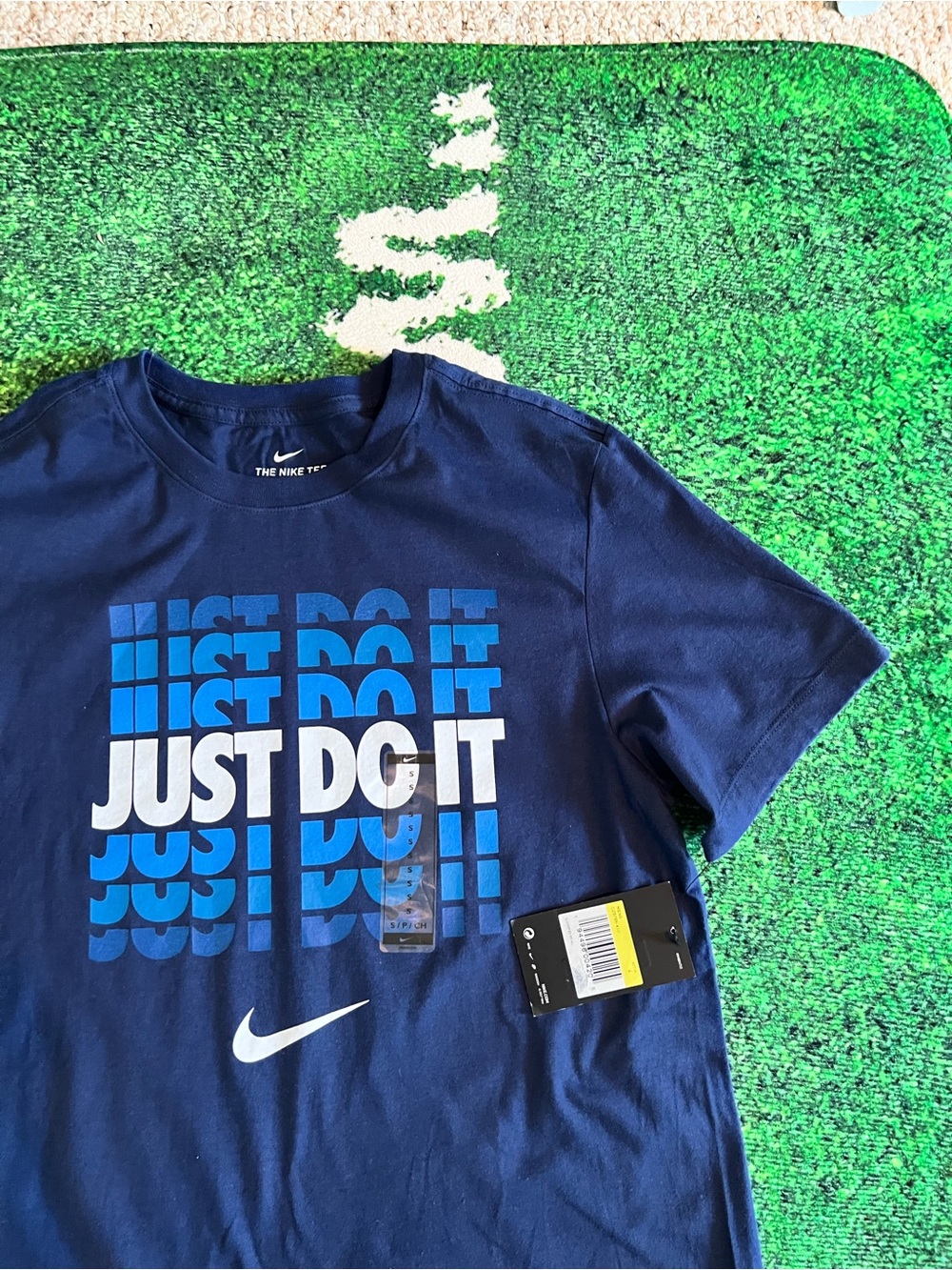 Nike Men’s Navy Blue 'Just Do It' Graphic Tee Size Small - Picture 3 of 4